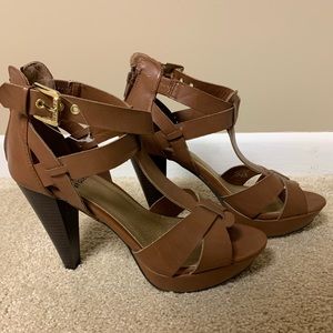 Guess platform sandals. Size 9.5